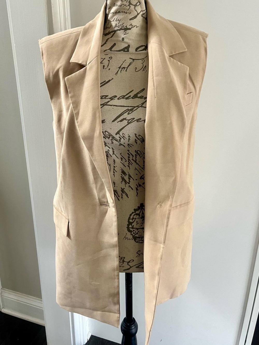 Open Edit Sleeveless Blazer Style Vest with Single Button Closure - Picture 14 of 16